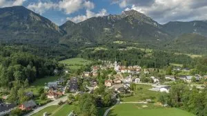 Storzic-bjerget over landsbyen Trstenik