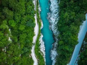 La rivière Soča vue du ciel
